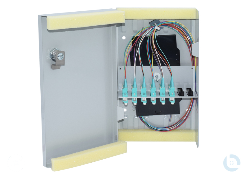Kompaktspleißverteiler 150x265x55mm LC/PC-Quad G50/125 OM3 kompl. bestückt