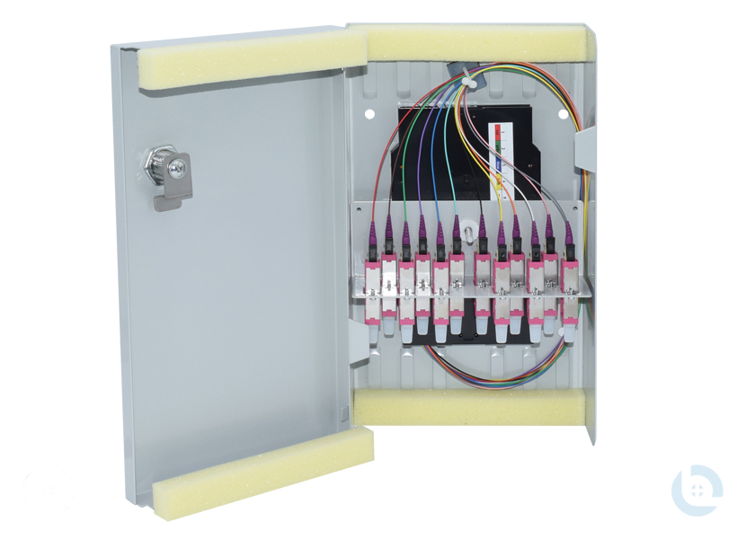 Kompaktspleißverteiler 150x265x55mm E2000/PC R&M G50/125 OM4 kompl. bestückt